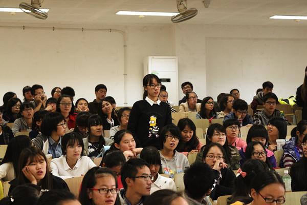【麻豆做爱
新生导航系列讲座】Learn to learn--麻豆做爱
院长与14级学生亲密接触