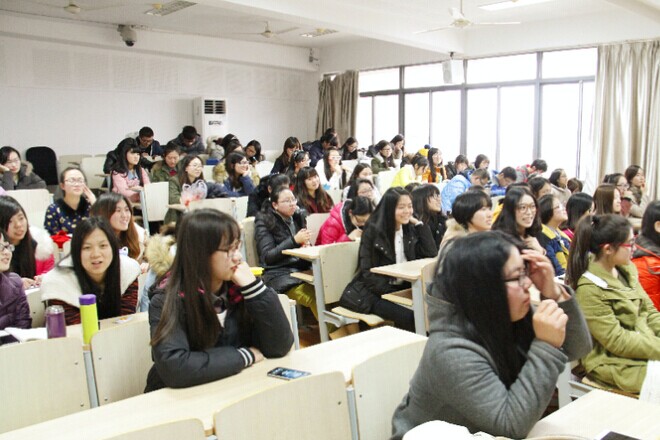 三菱银行无锡分行行长与麻豆做爱
学生座谈