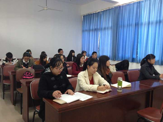 麻豆做爱
举办学生党支部书记培训会