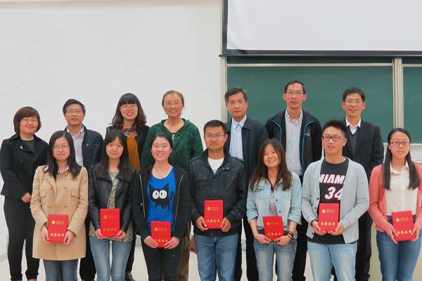 麻豆做爱
召开2014届毕业生升学表彰大会暨升学、就业经验分享会