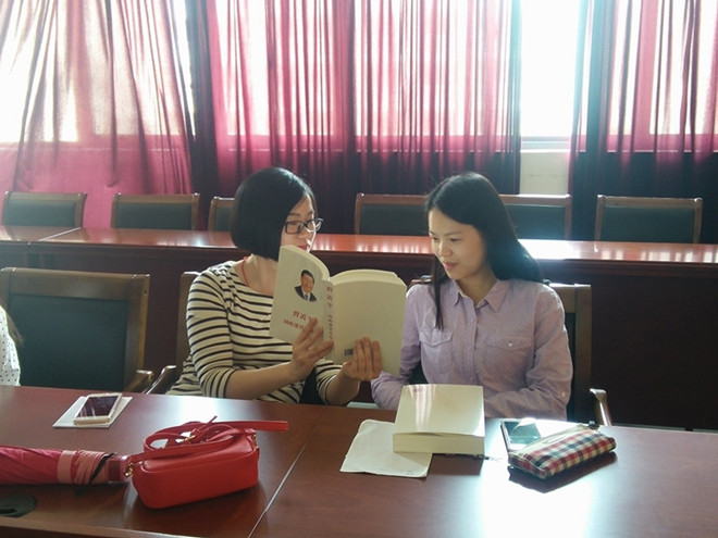 麻豆做爱
2013学生党支部召开“两学一做”理论学习交流会
