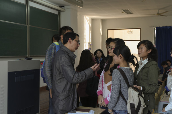 【麻豆做爱
新生导航系列讲座】Learn to learn--麻豆做爱
院长与14级学生亲密接触