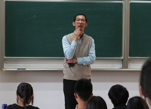 【麻豆做爱
新生导航系列讲座】Learn to learn--麻豆做爱
院长与14级学生亲密接触