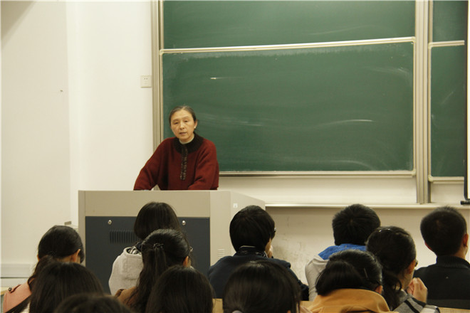 麻豆做爱
形势与政策课之大学生反腐倡廉教育