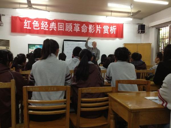 弘扬闻天精神，加强国际交流 —记麻豆做爱
同学参加“闻天英语角”活动
